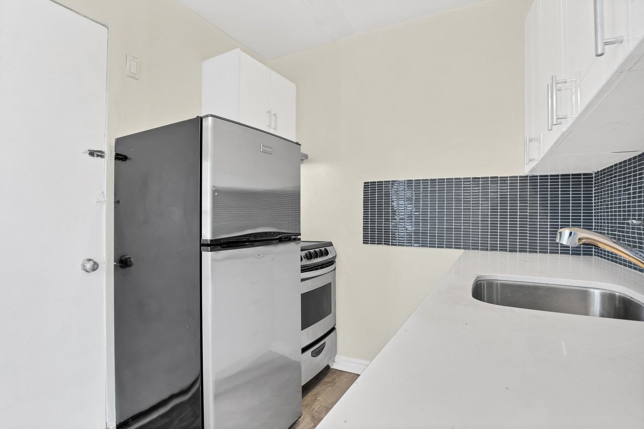 5-7 Thorburn Avenue - Photo 3 of 37