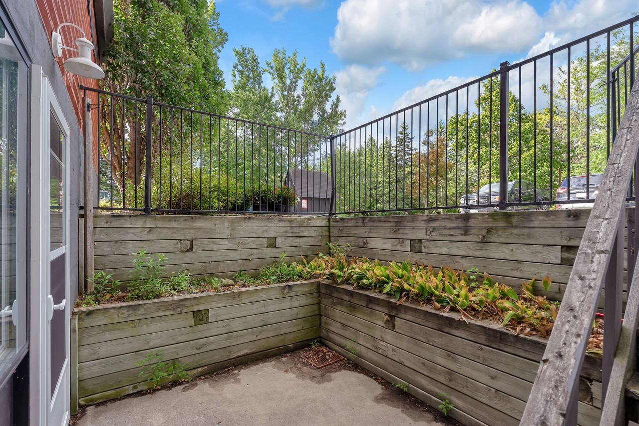 238 Campbell St, Collingwood, ON L9Y 4J9, Canada - Photo 4 of 16