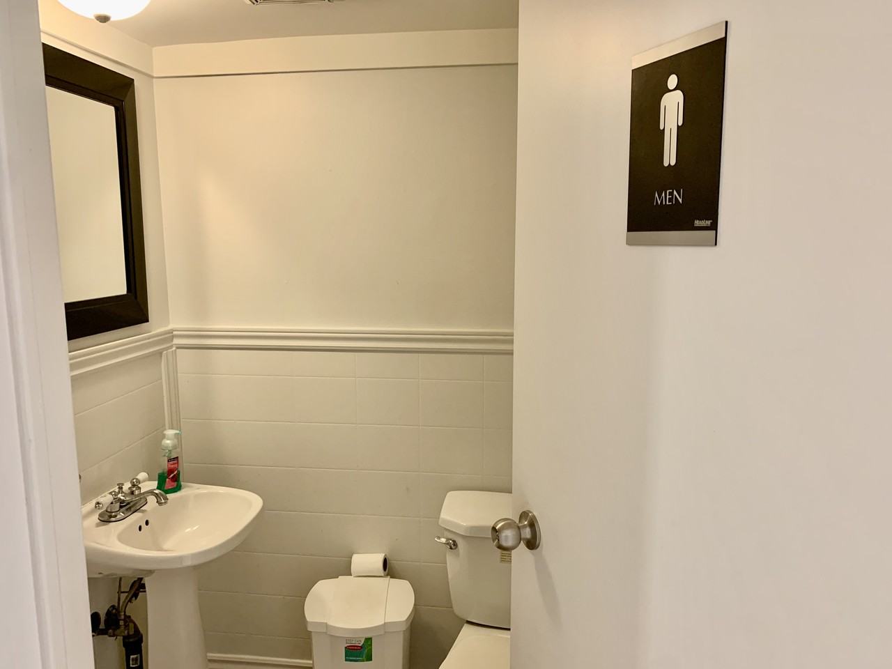 821 A Bloor Street West - Photo 7 of 8