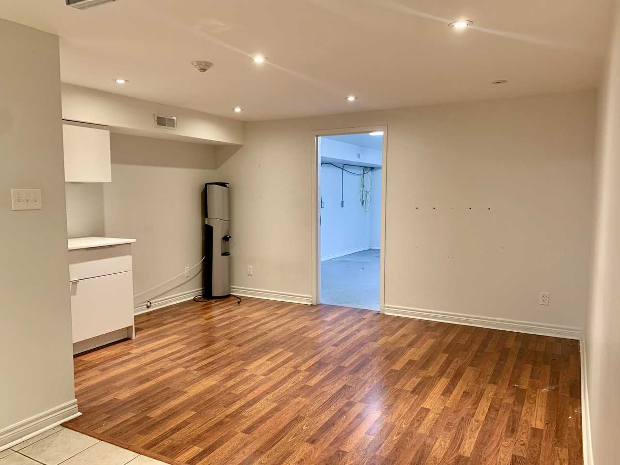 821 A Bloor Street West - Photo 2 of 10