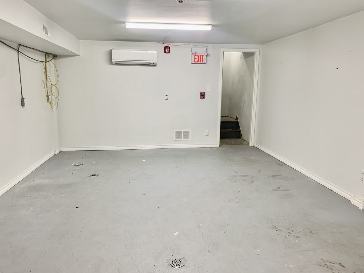 821 A Bloor Street West - Photo 7 of 10