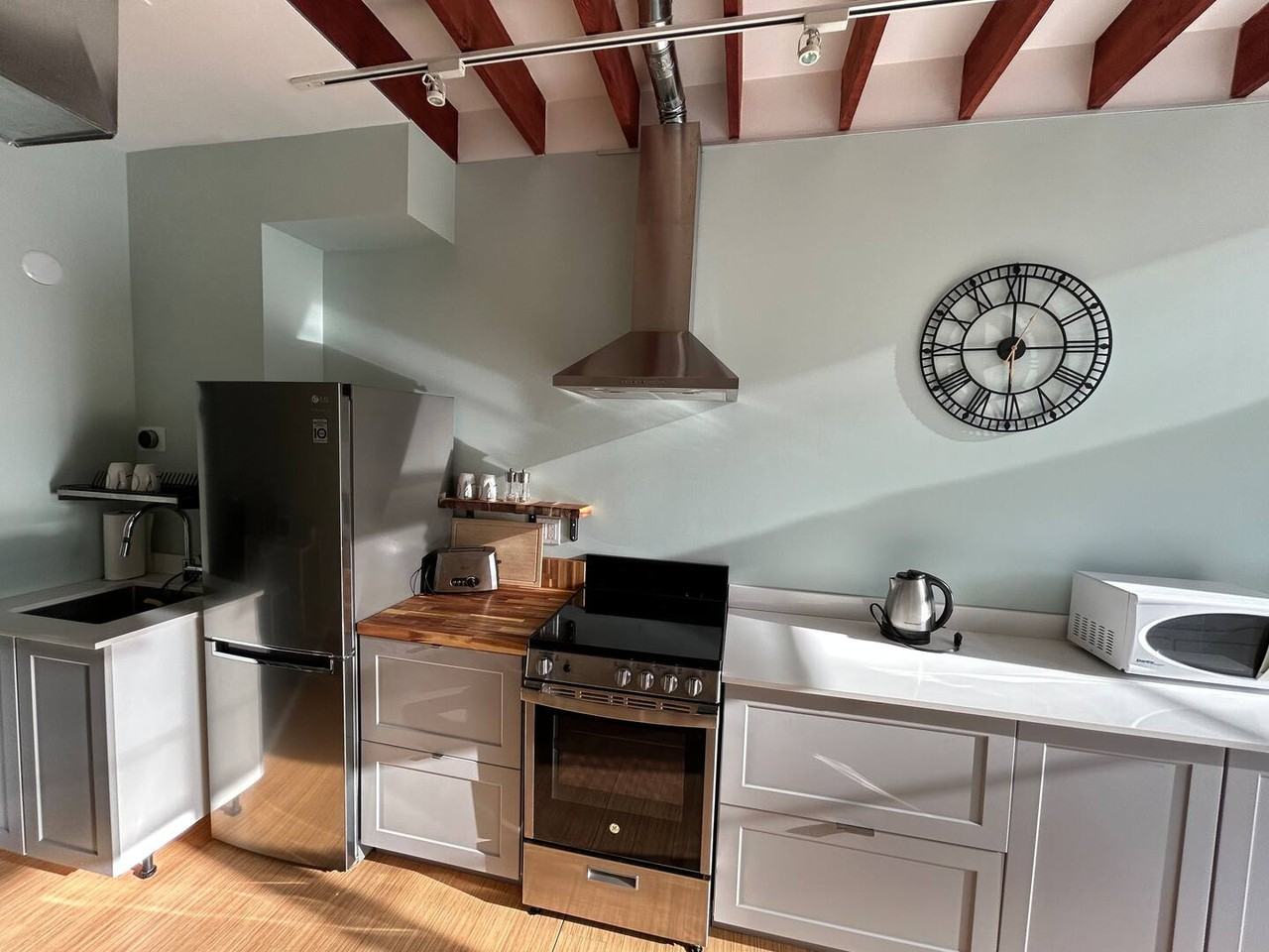 375 Jane Street - Photo 3 of 13