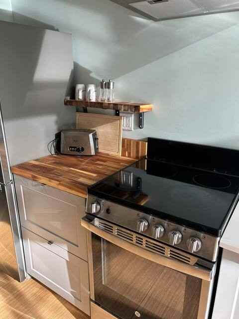 375 Jane Street - Photo 4 of 13