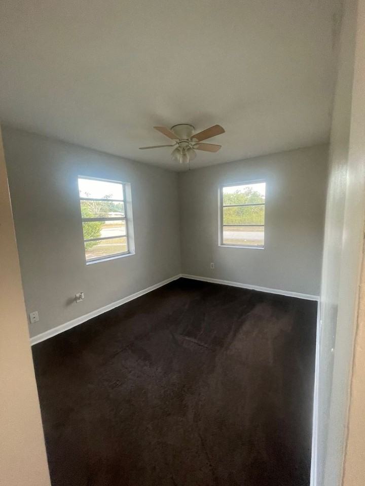 831 Crawford St - Photo 5 of 14