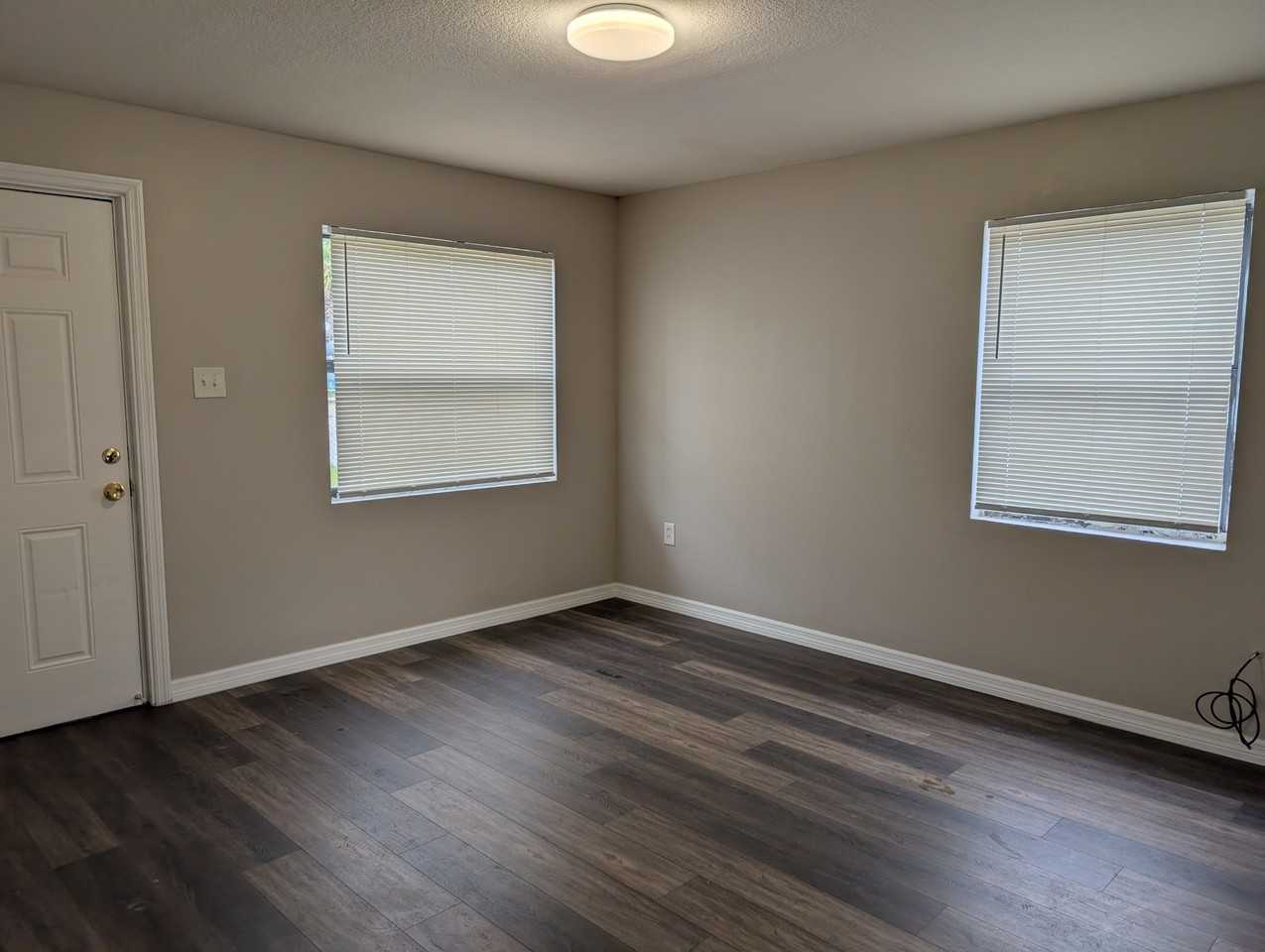 1028 W South St #1 - Photo 6 of 11