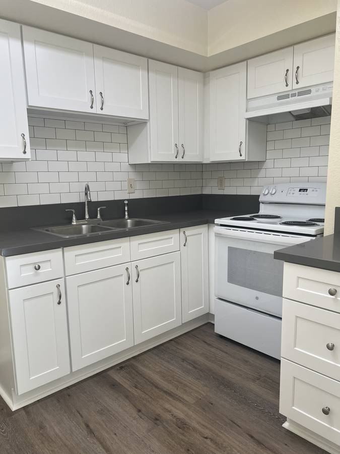 212 S Orange Ave #201 - Photo 3 of 5