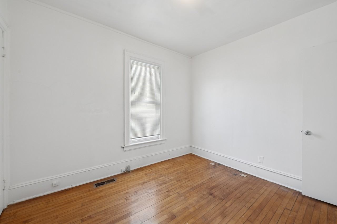 2606 N 18th St #2606 - Photo 4 of 15