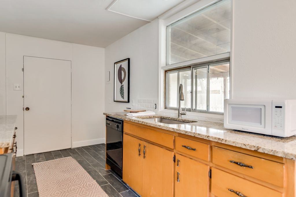 1815 Spring Ave #NA - Photo 2 of 18
