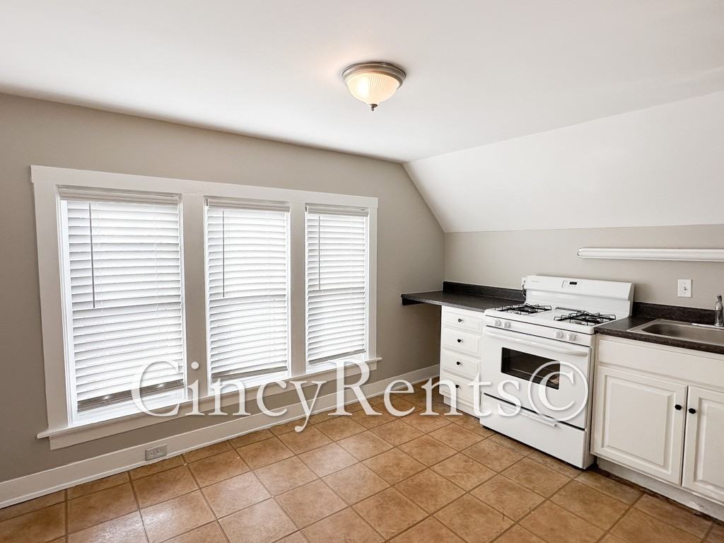 2217 Feldman Ave #3 - Photo 3 of 15