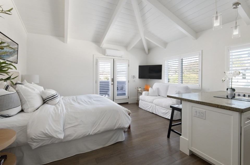 1935 Coast Blvd #1935-5 - Photo 3 of 9