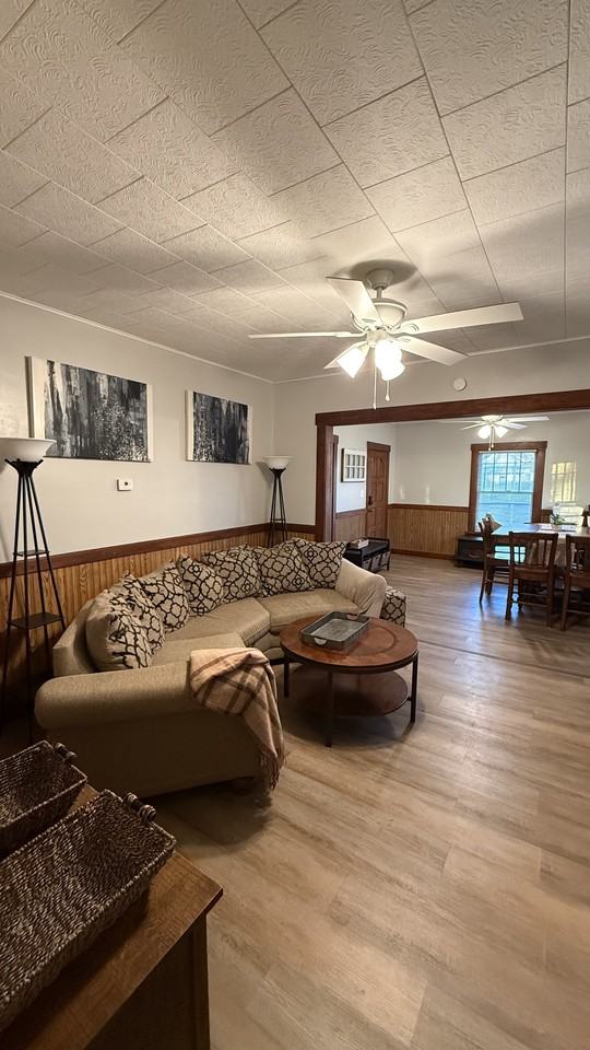 137 N Columbia Ave #NA - Photo 2 of 12