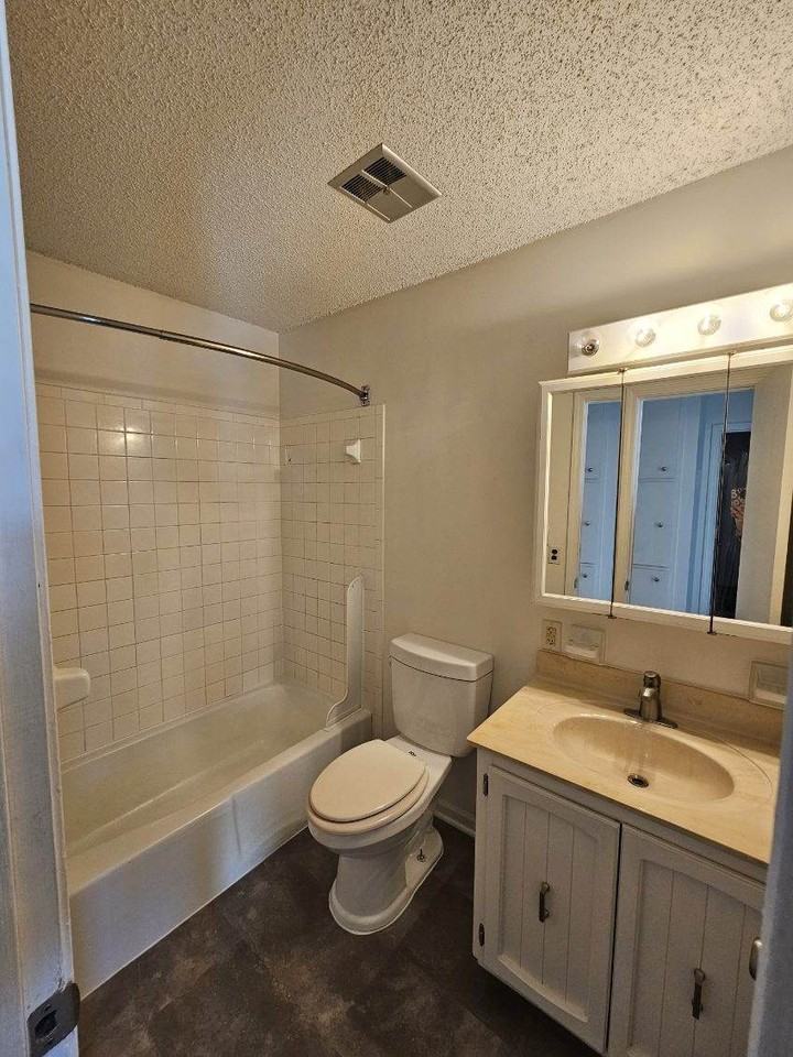 8724 W University St #C - Photo 6 of 10