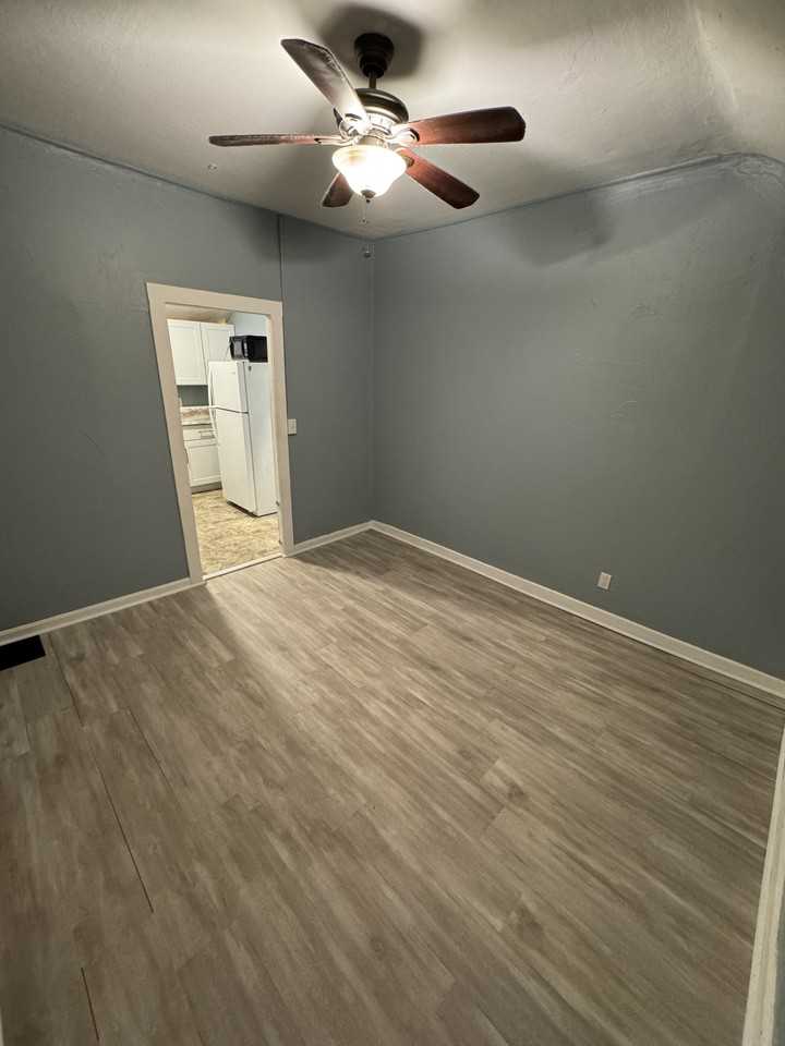 206 Court St - Photo 6 of 8