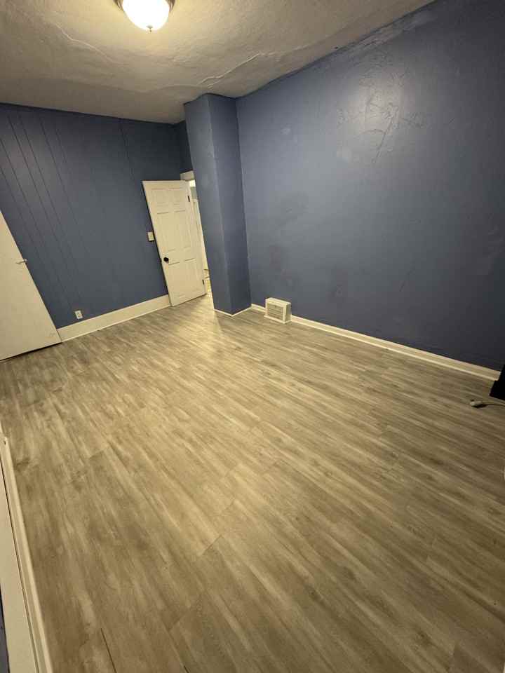 206 Court St - Photo 7 of 8