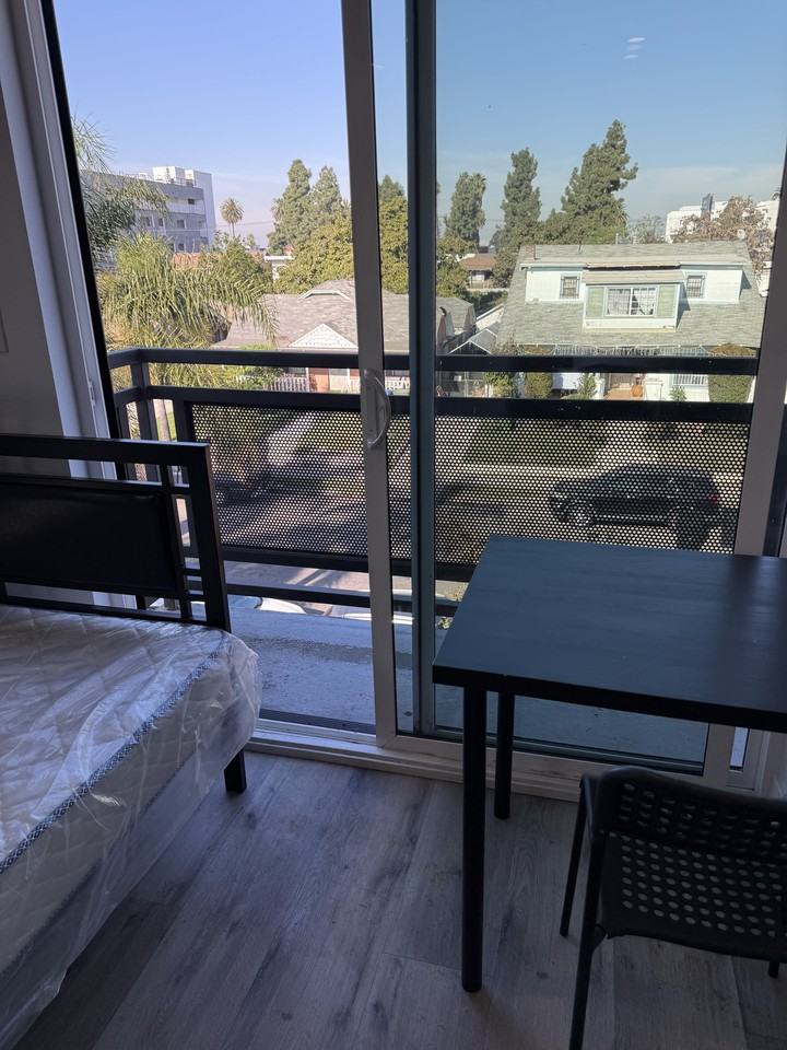 1110 E 40th Pl #NA - Photo 3 of 10