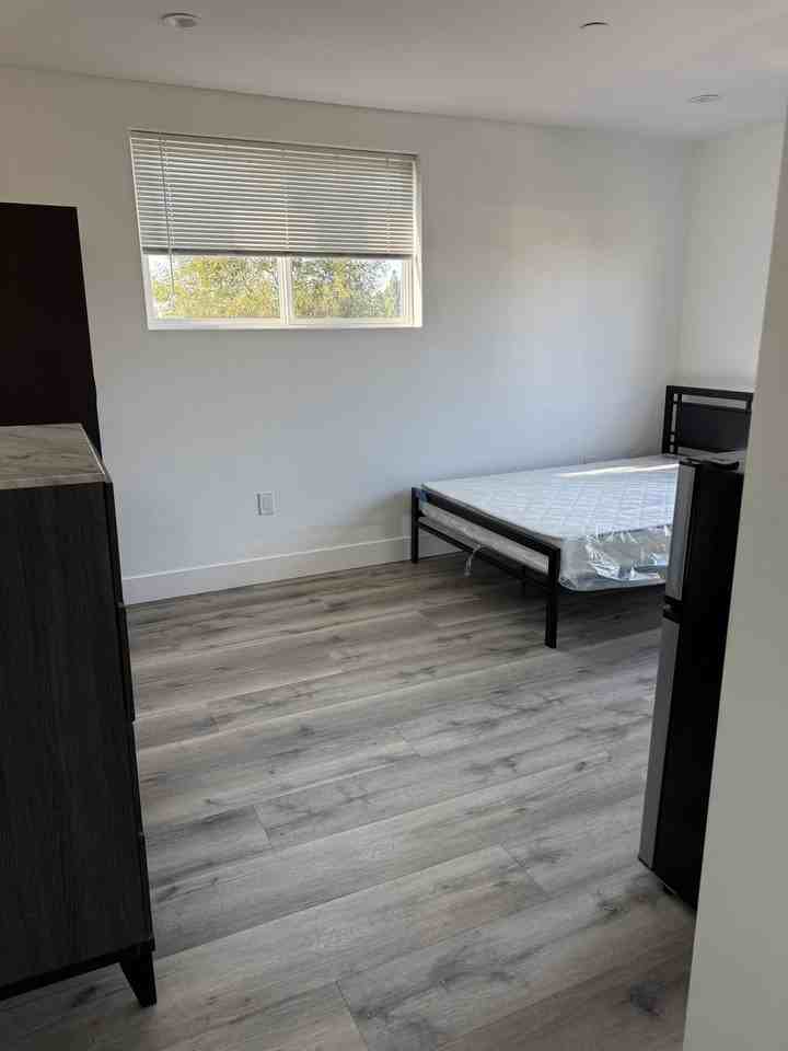 1110 E 40th Pl #NA - Photo 5 of 10