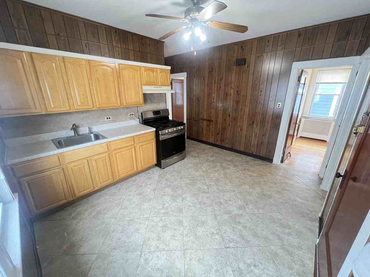 1044 Cross Ave #2 - Photo 5 of 10