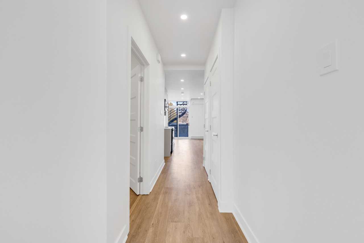 1109 Rue De Montmorency - Photo 4 of 12