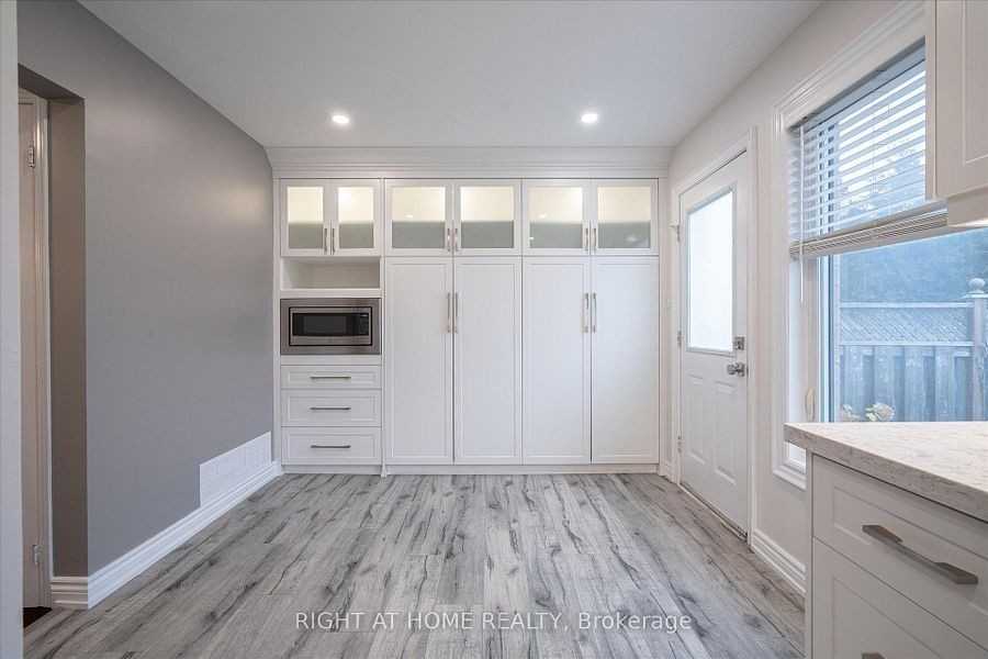 511 Church Street North - Photo 4 of 8