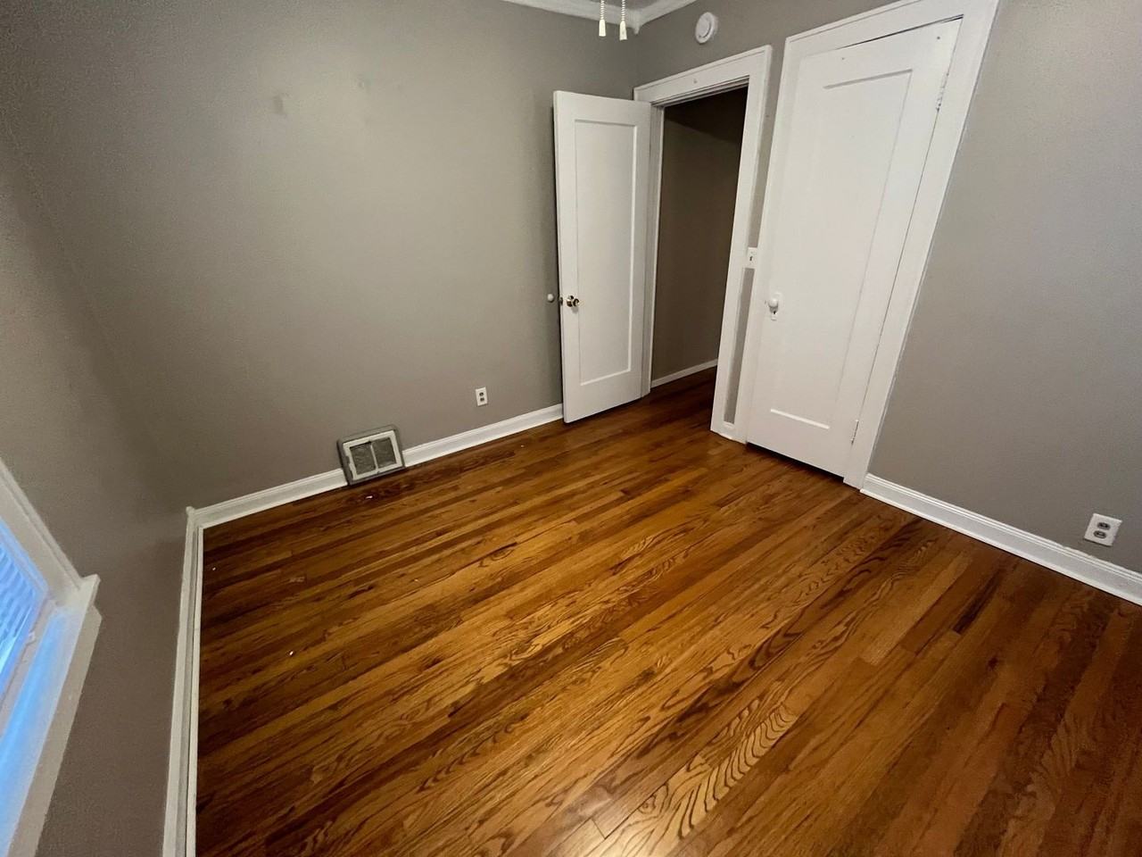 2220 Charles St - Photo 7 of 11