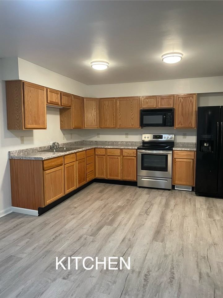 2140 Crystal St #1 - Photo 5 of 20