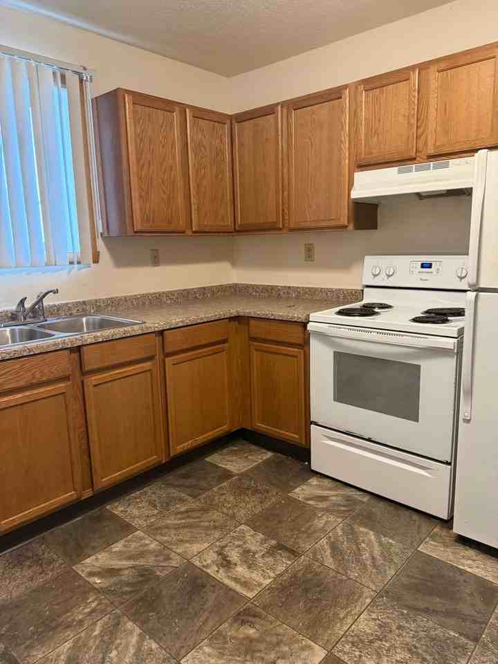 Imperial Apartments - Photo 3 of 9