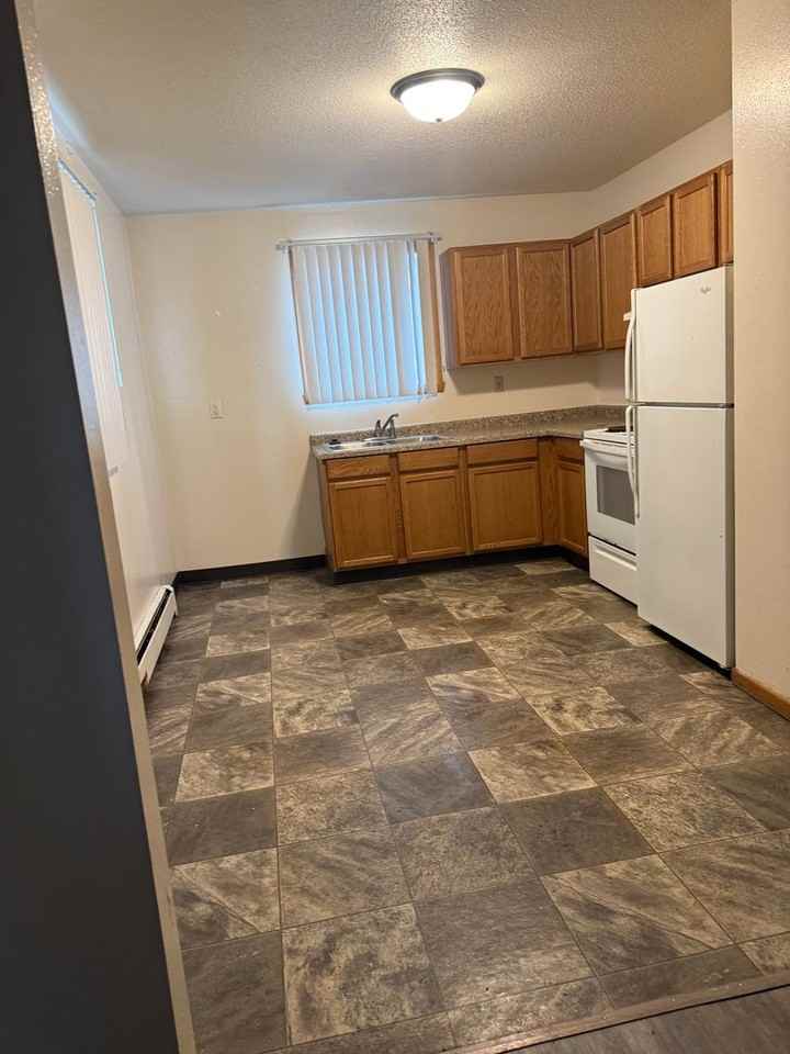 Imperial Apartments - Photo 4 of 9