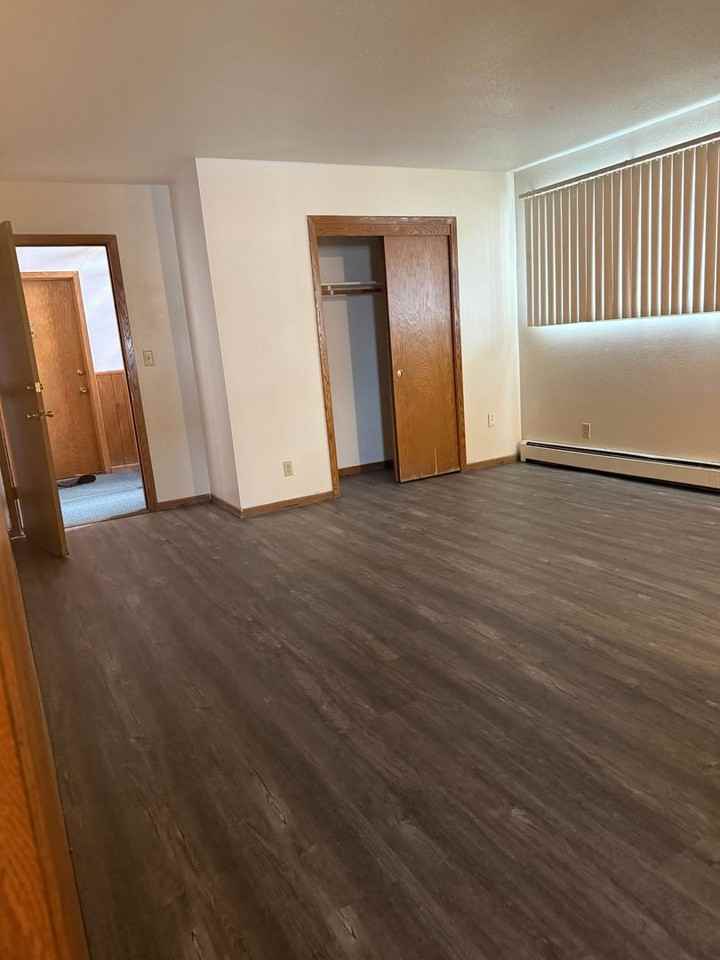 Imperial Apartments - Photo 5 of 9