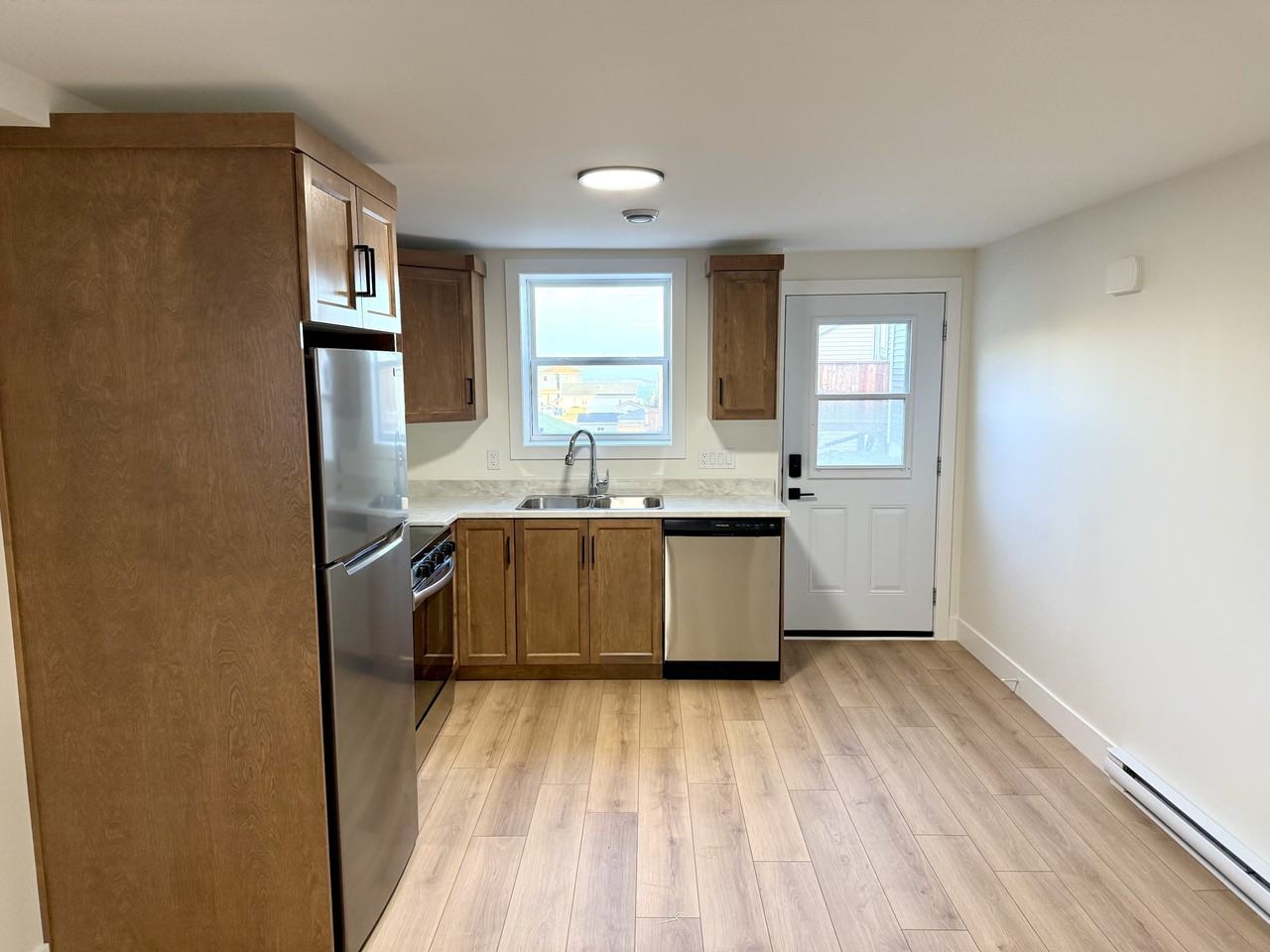 18 Av Kemble #A - Photo 2 of 9