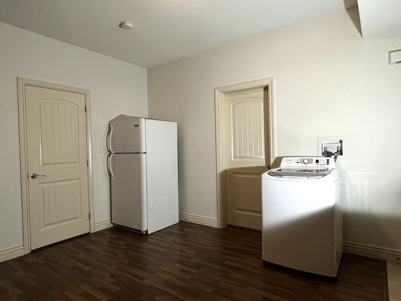 2885 McLaren Court - Photo 3 of 8