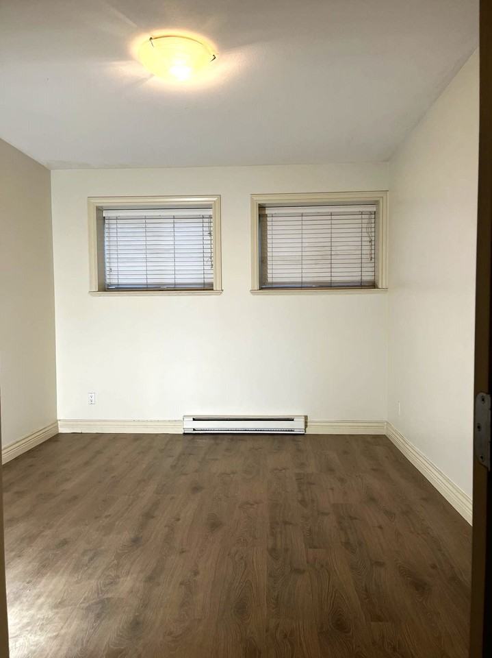 2885 McLaren Court - Photo 5 of 8