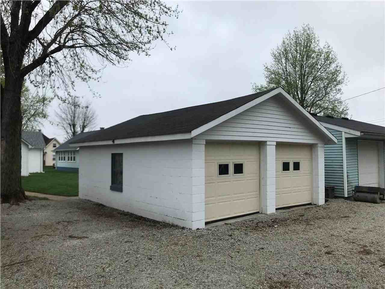 734 Main St - Photo 2 of 4