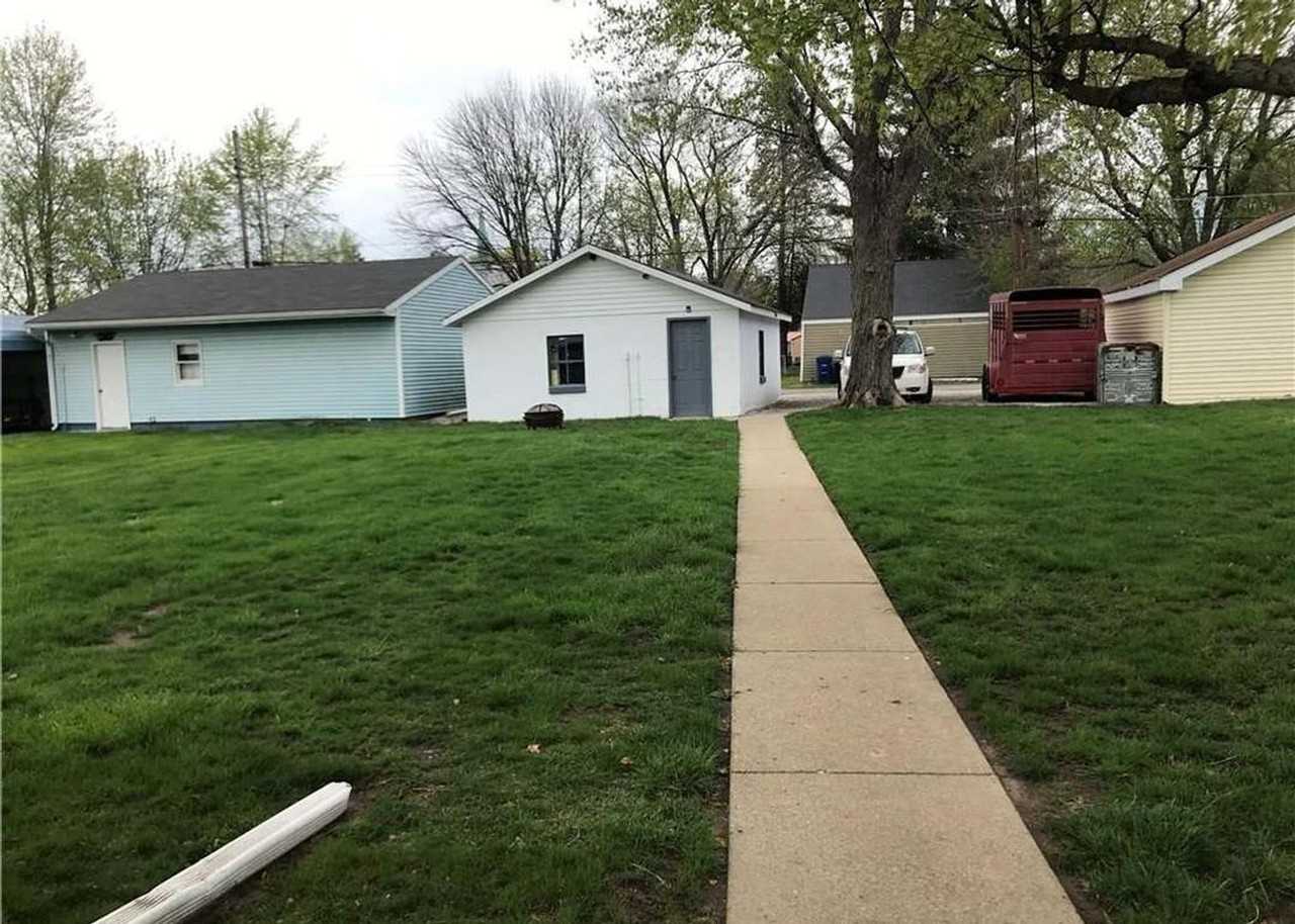 734 Main St - Photo 3 of 4