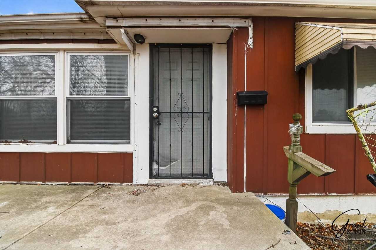 11716 Burt Rd - Photo 2 of 16