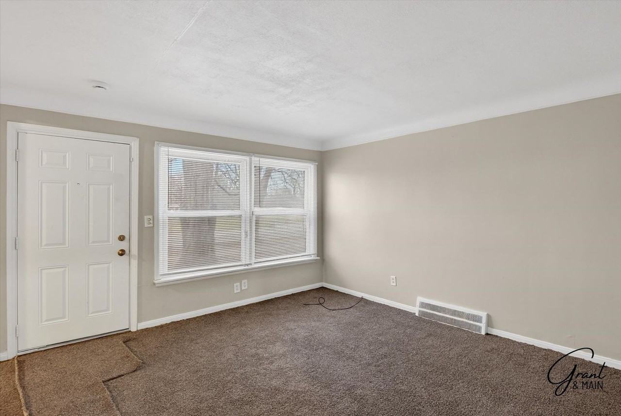 11716 Burt Rd - Photo 3 of 16