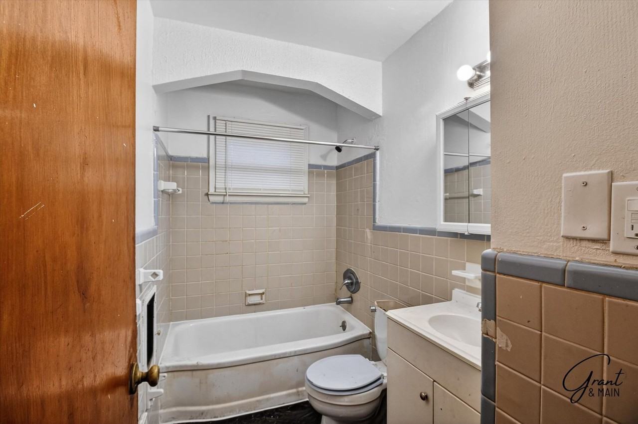 11716 Burt Rd - Photo 7 of 12