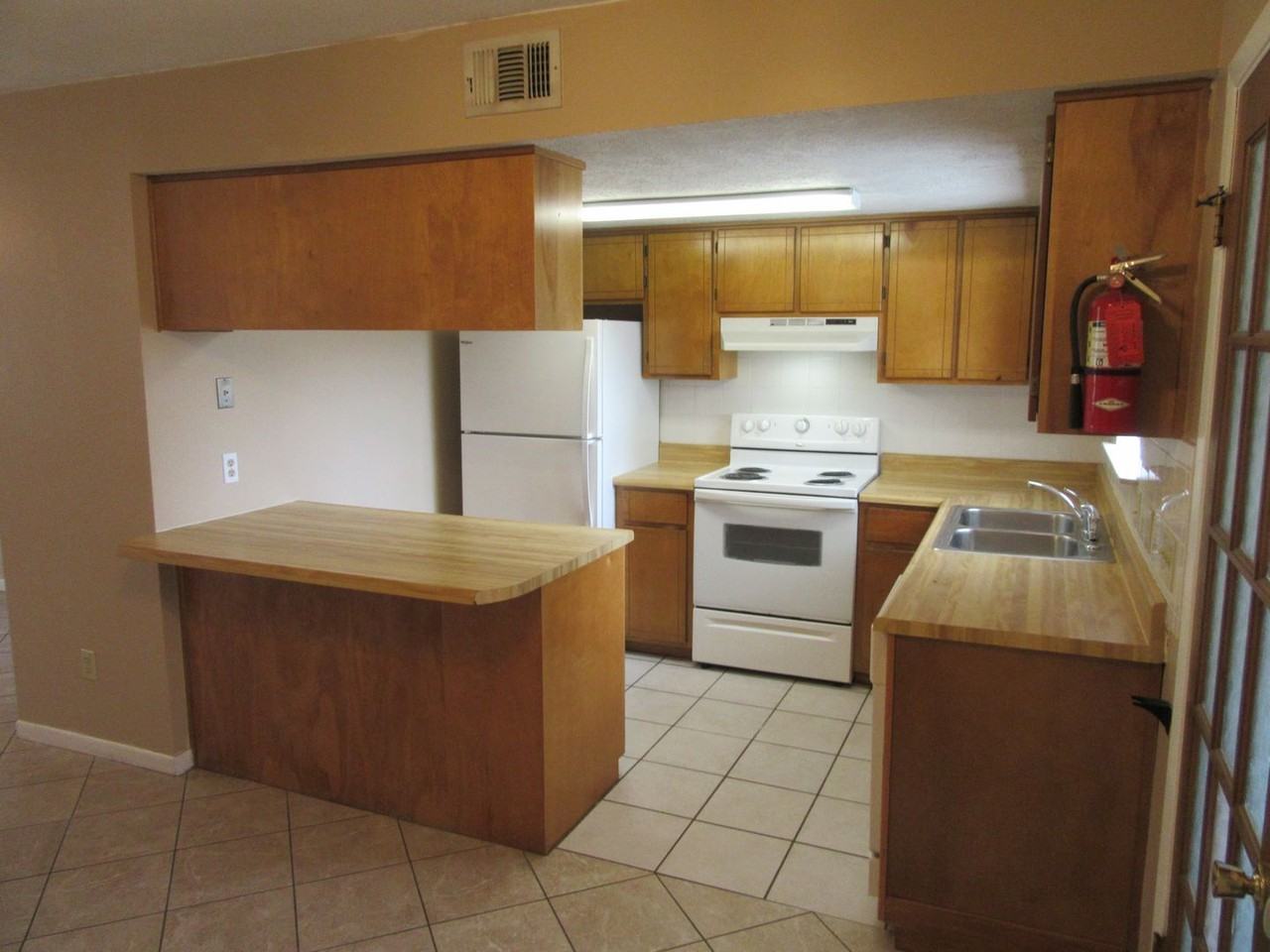 830 West St - Photo 6 of 22