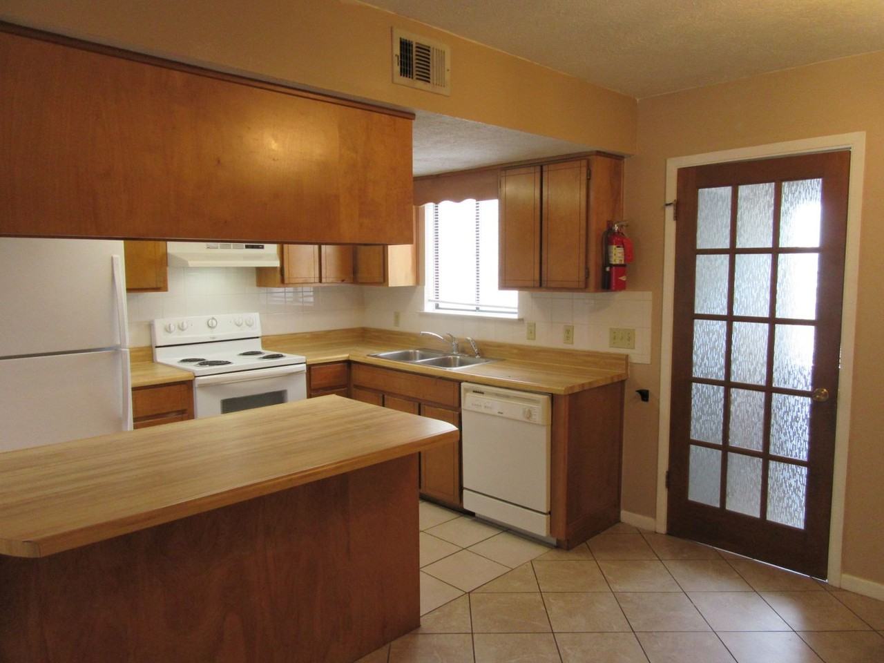 830 West St - Photo 7 of 22