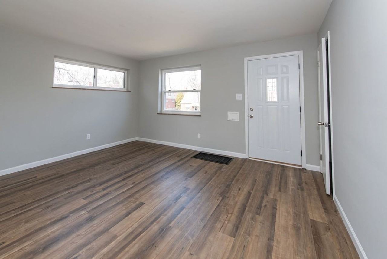 4755 Hardwick Dr - Photo 4 of 37