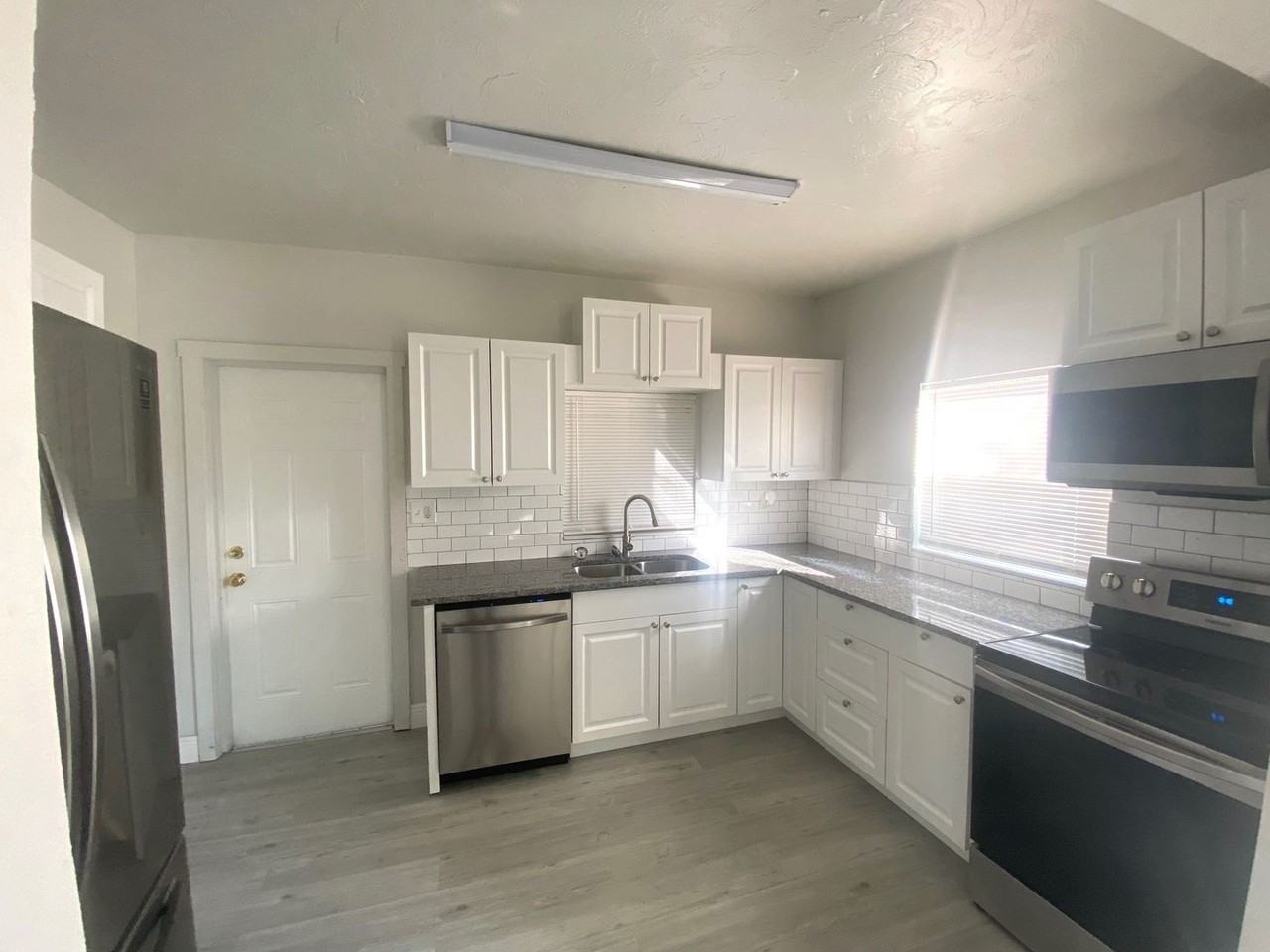 1006 13th Ave W - Photo 2 of 17