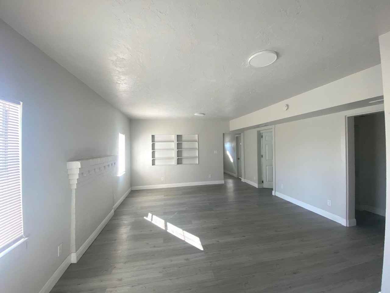 1006 13th Ave W - Photo 3 of 17