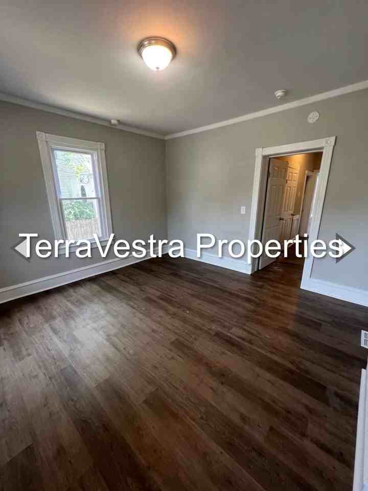 325-327 N Broad St - Photo 6 of 29