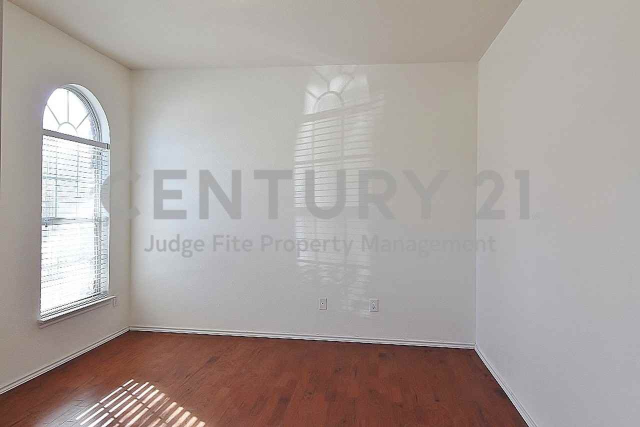10125 Sourwood Dr - Photo 3 of 16
