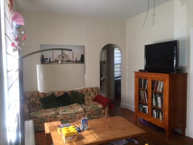 111 Williamsburg Ave - Photo 3 of 10