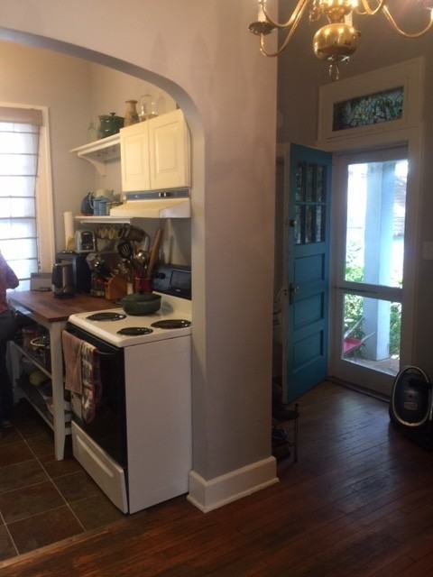 111 Williamsburg Ave - Photo 5 of 10