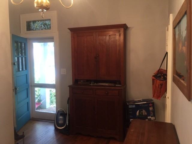 111 Williamsburg Ave - Photo 6 of 10