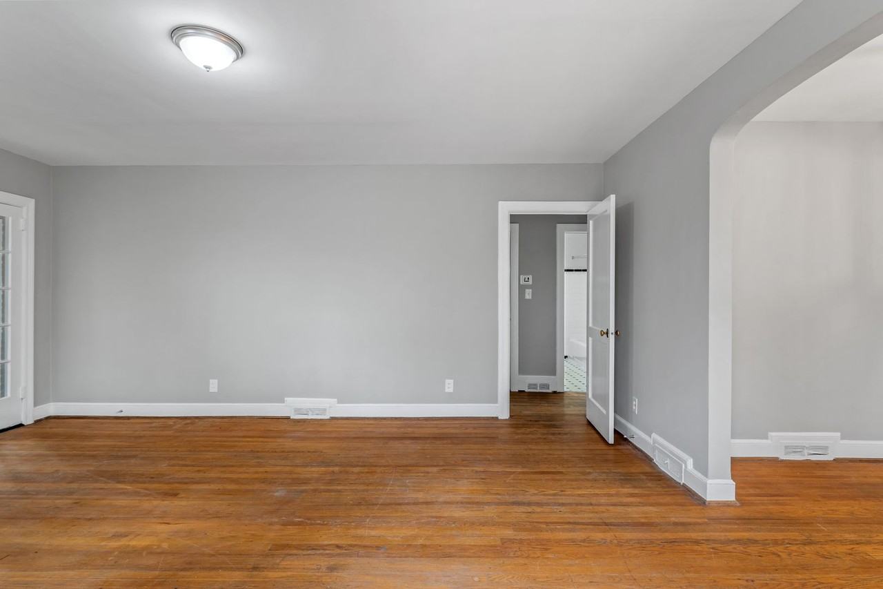 2221 Pinecroft Rd - Photo 2 of 50