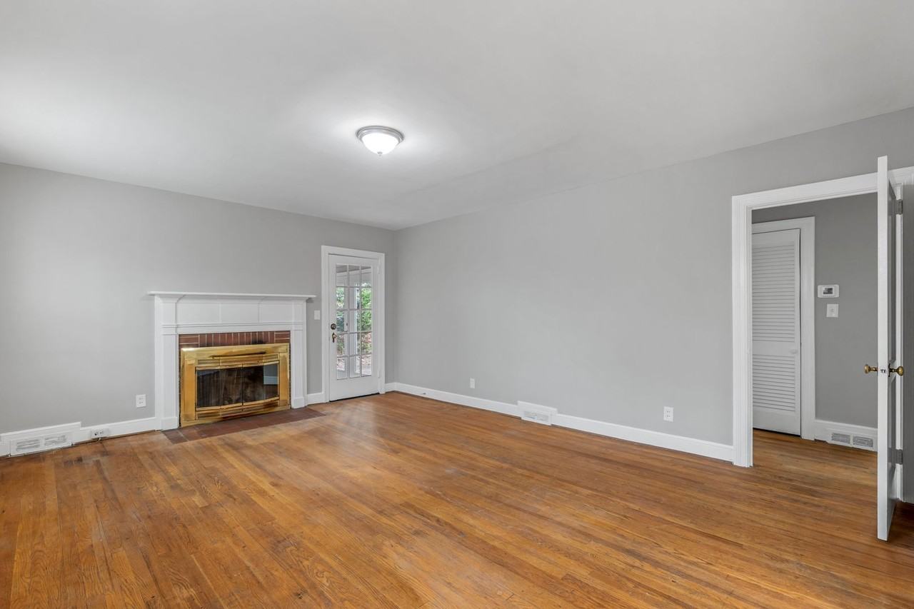 2221 Pinecroft Rd - Photo 3 of 50