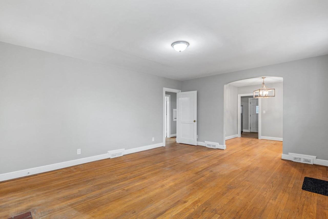 2221 Pinecroft Rd - Photo 6 of 50