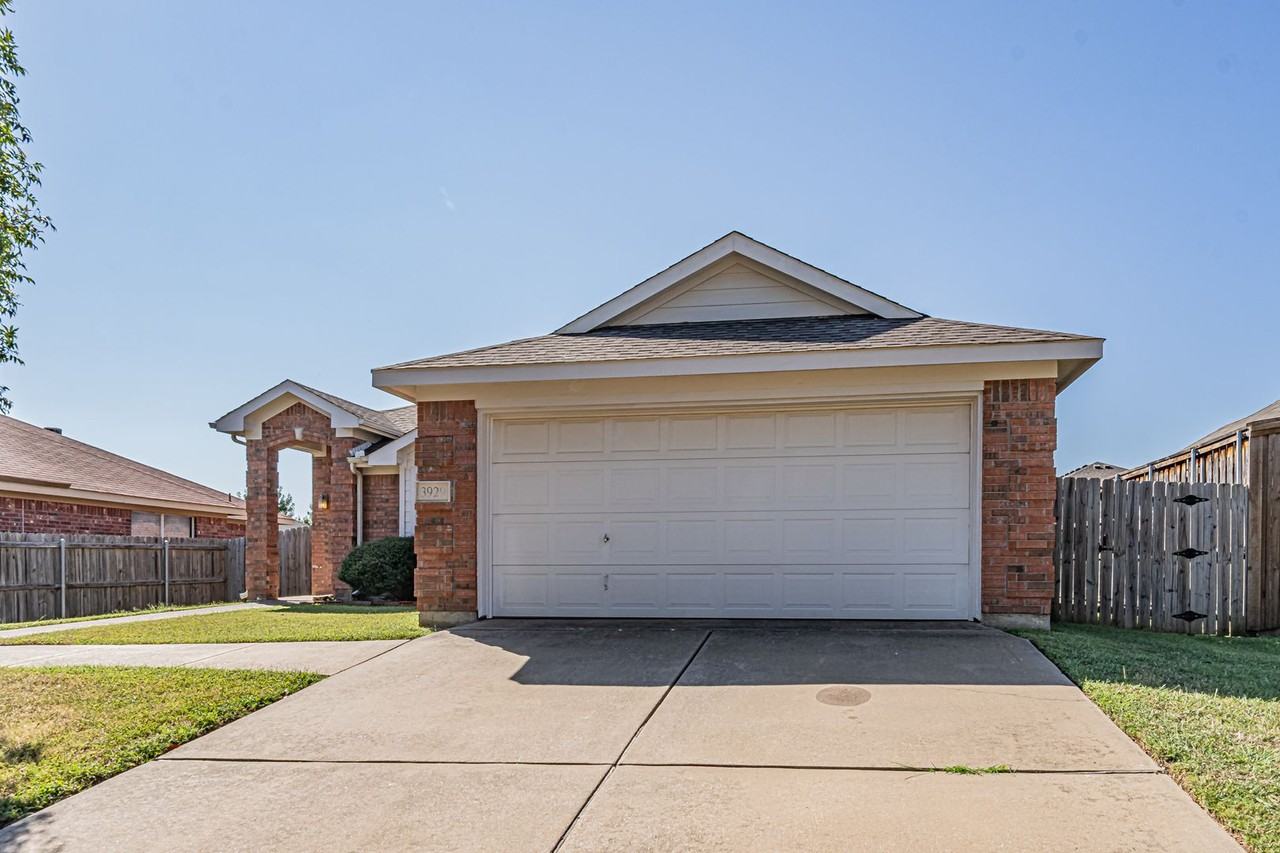 3929 Winter Springs Dr - Photo 2 of 41